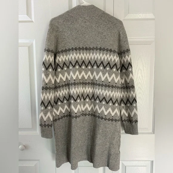 Loft Gray Patterned Women's Sweater NWT sz M - Picture 3 of 4